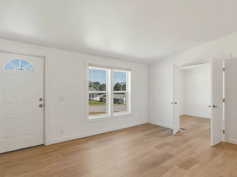 2474 Lemaister Ave — Photo 5