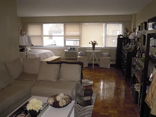 Rented by Metropolitan Equities | media 12