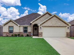 1152 N 3rd St, Wills Point, TX 75169