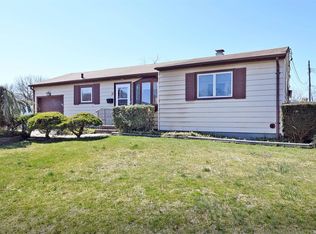 11 Karen Ave, Plainview, NY 11803