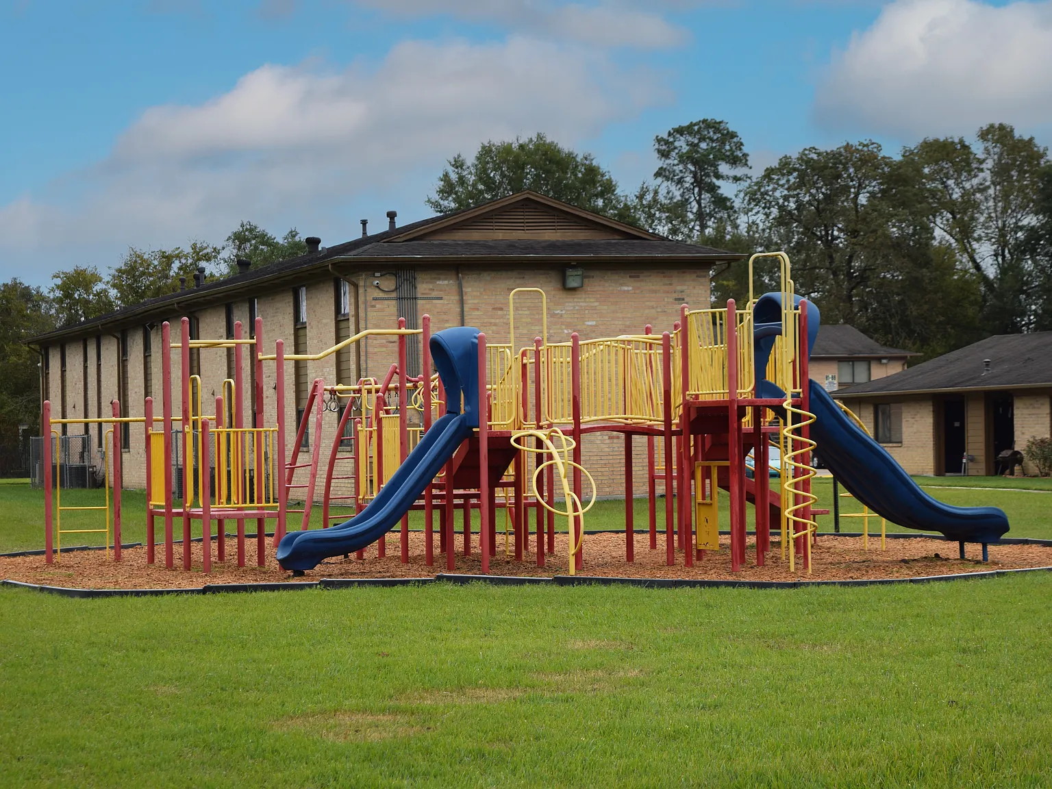 Plymouth Village Apartments — Photo 2