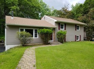 3 Holiday St, Pawling, NY 12564