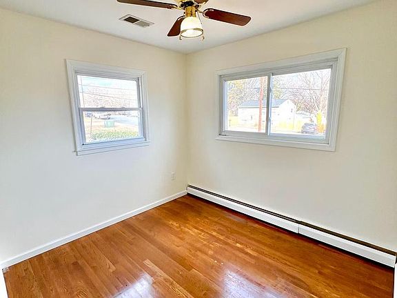 3rd image of 14416 Meridian Dr