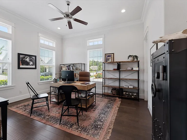 2221 Salt Grass Trl — Photo 7