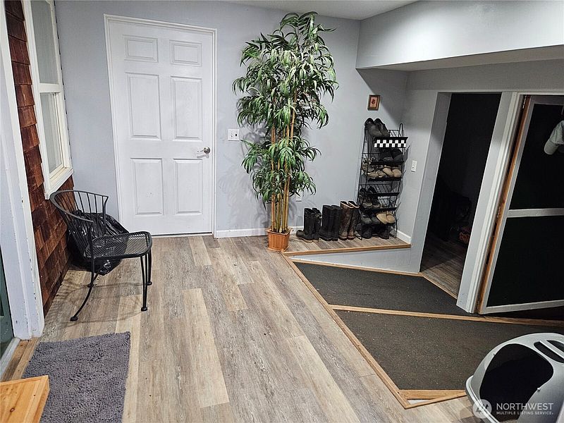 2nd image of 20 E Sunny Sands Road