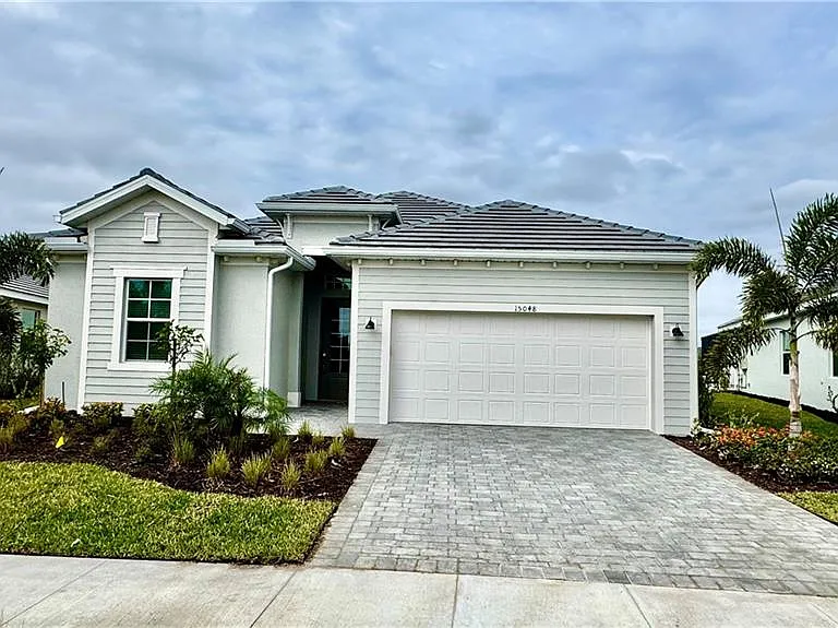 15048 Pinehurst Ln — Photo 1