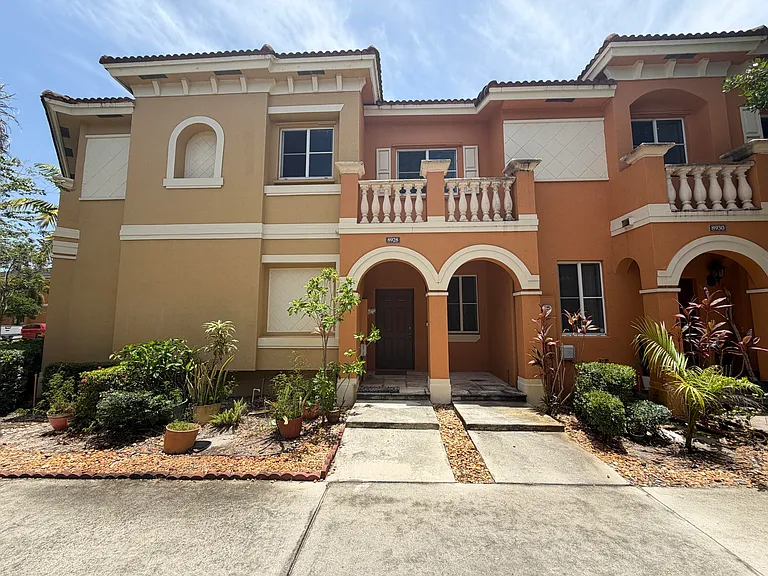 8928 SW 18th St — Photo 4