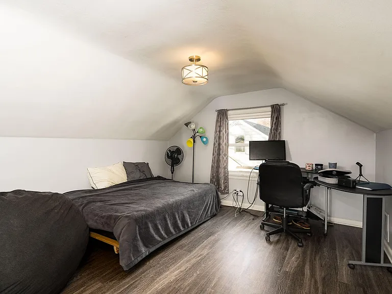 Upstairs Primary Suite
