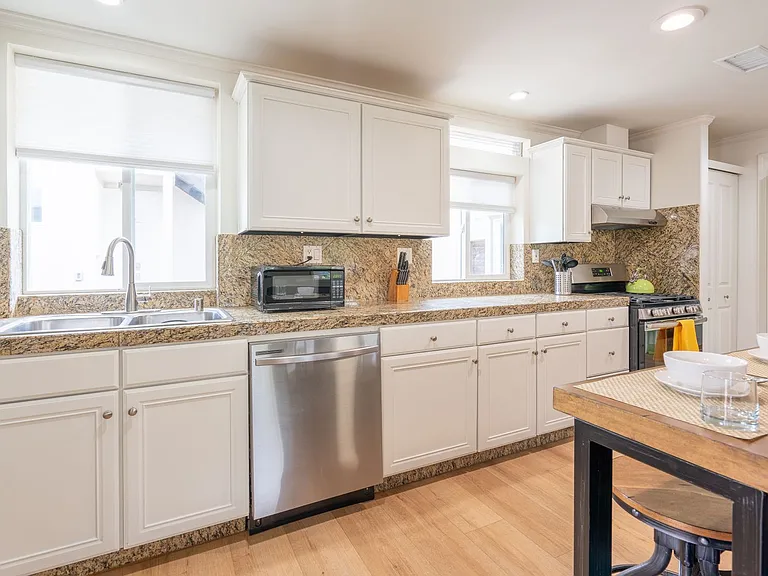 1236 Summit Ave — Photo 10