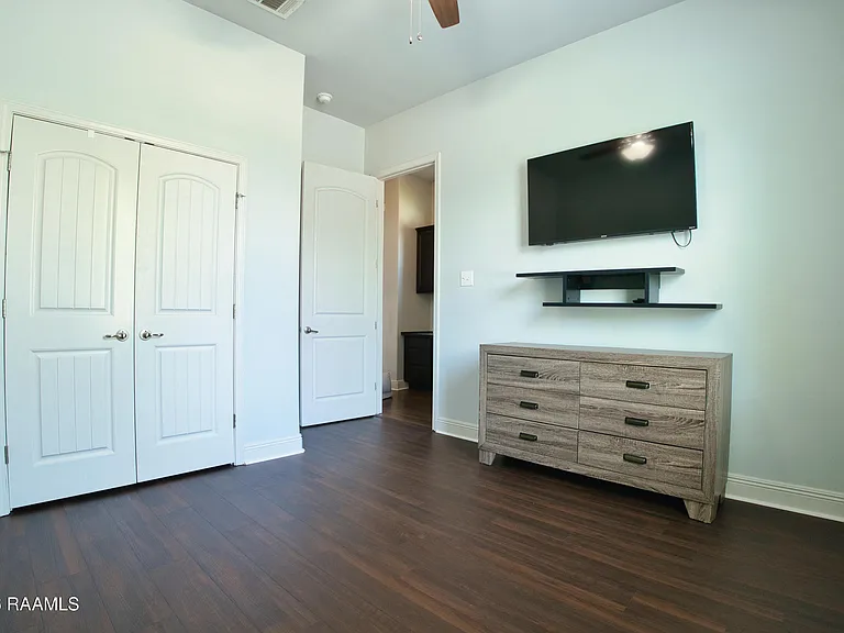 106 Pascalet Pl — Photo 25