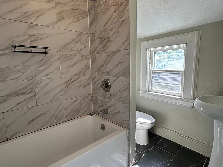 57 Laurel Pl #3A — Photo 5