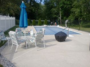 86 Rochdale St, Auburn, MA 01501