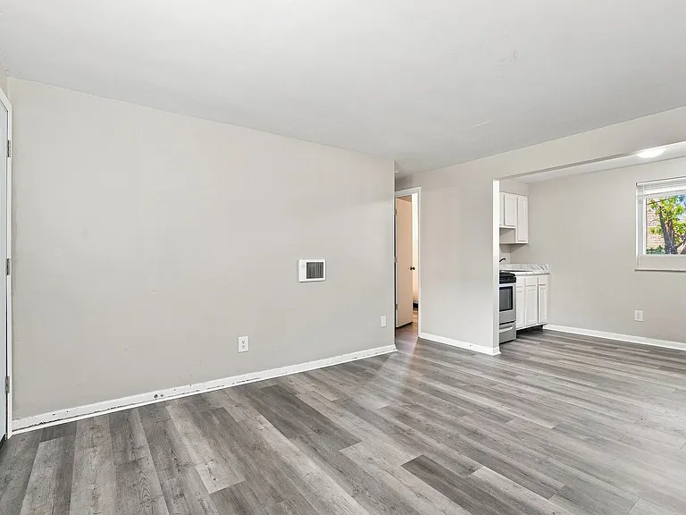 143 Stevens Ave — Photo 5