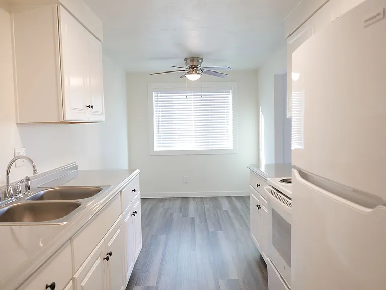 Westwood Apartments ** On-site Laundry Facilities, Off-Street Parking & Private Patio or Balcony — Photo 76