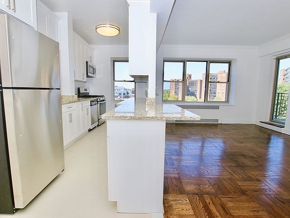 4th image of 6333 98th Pl APT 8R