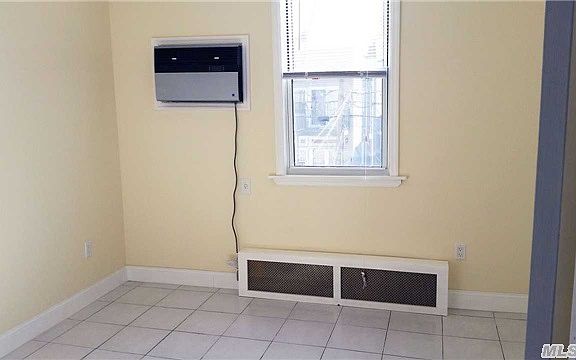 4th image of 3161 42nd St