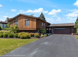 1806 Kings Point Dr N, Addison, IL 60101