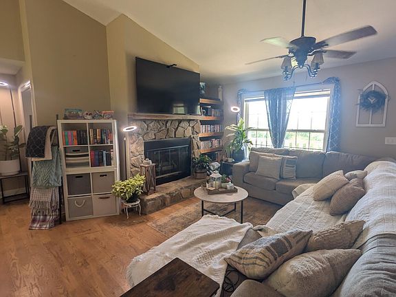 3rd image of 207 Brantley Acres Rd