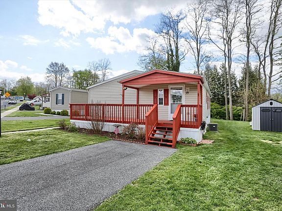 3rd image of 19 Beechwood Dr