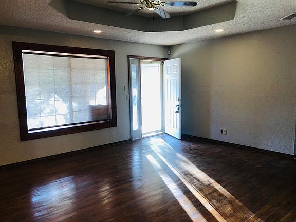 3rd image of 121 Elm Ave