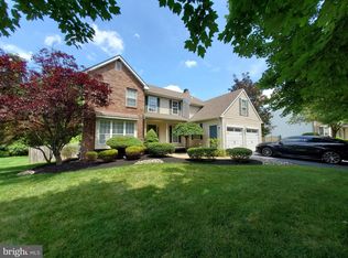 2611 Woodsview Dr, Bensalem, PA 19020