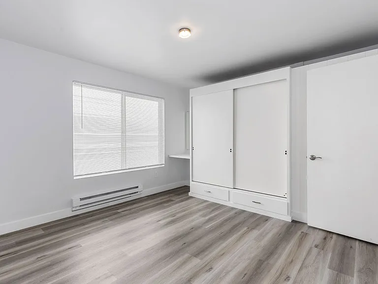 The Hallmark Apartments — Photo 16