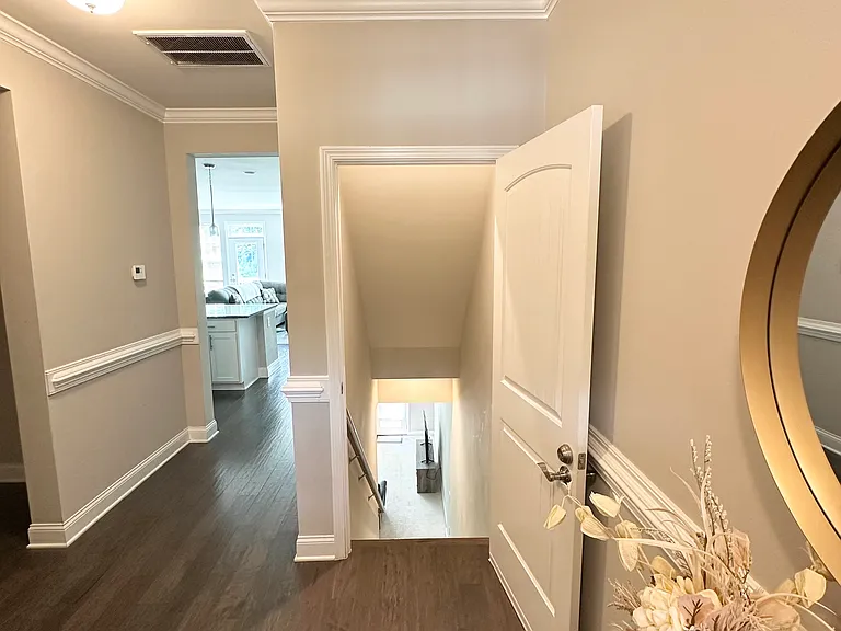 304 Fenella Dr — Photo 6