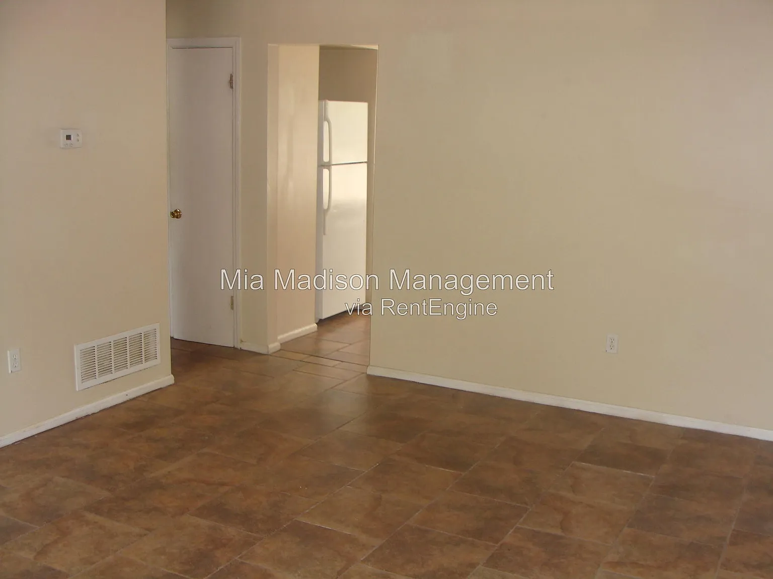 2 bed, 1.0 bath, 800 sqft, $1,200 — Photo 2