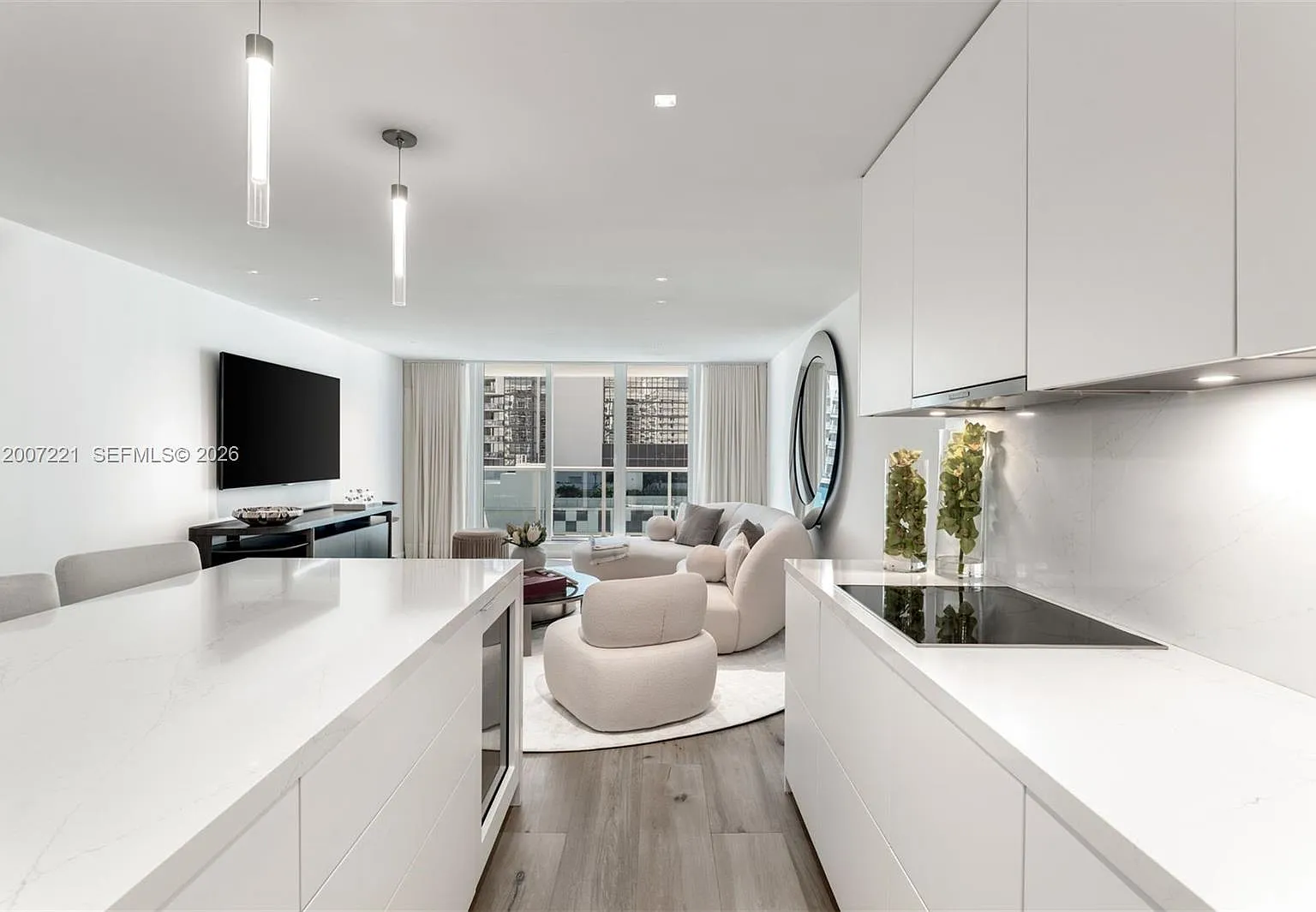 Roney Palace Condo — Photo 4