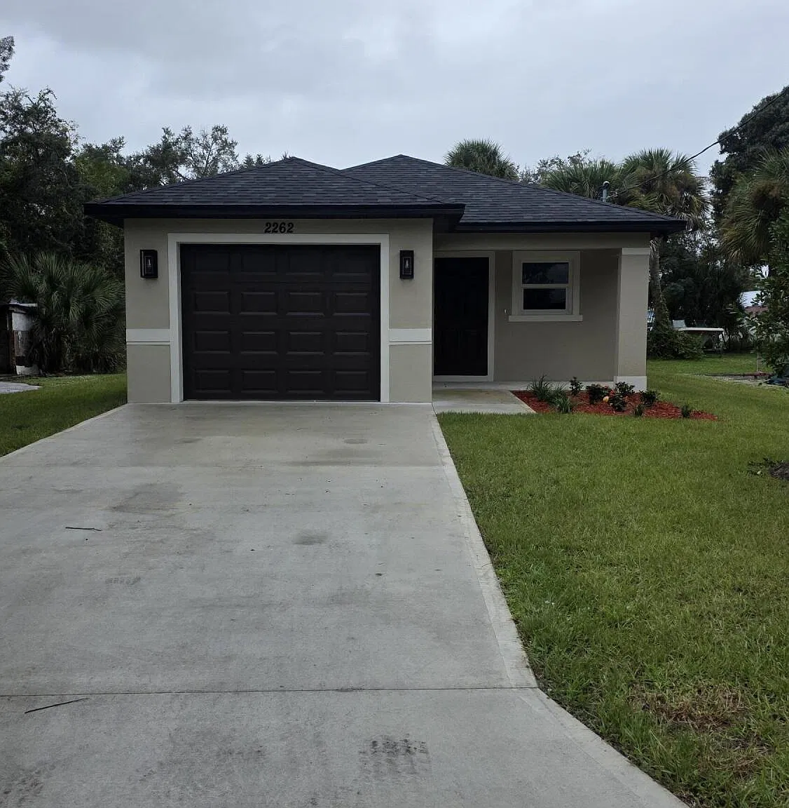 3 bed, 2.0 bath, 1100 sqft, $1,800 — Photo 1