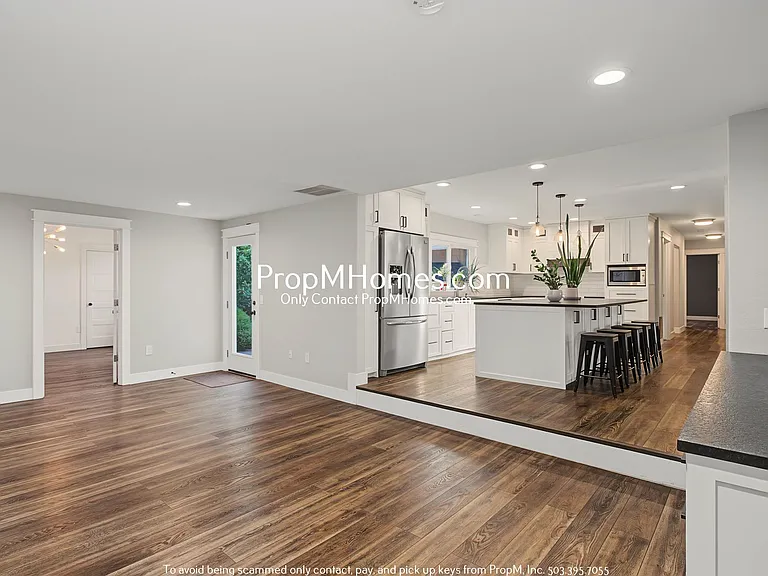 503 NE Birchwood Ter — Photo 9