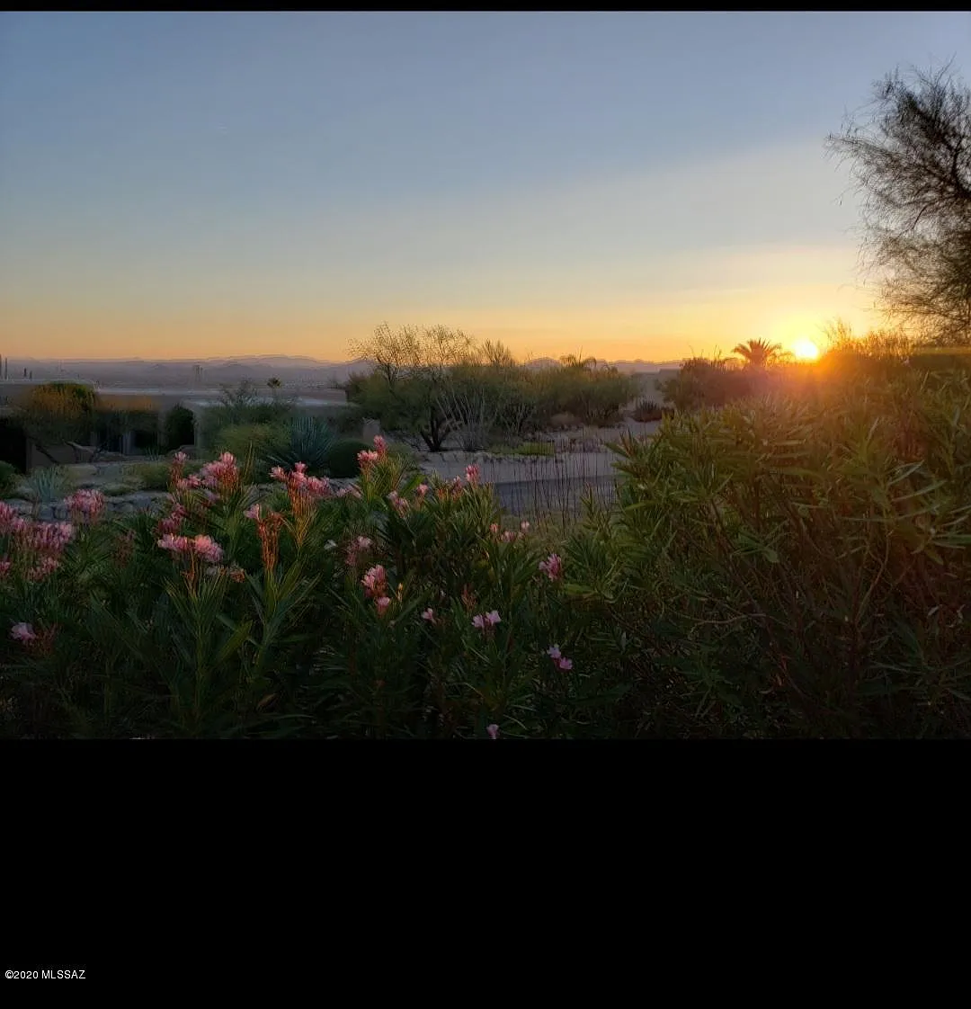 2 bed, 1.0 bath, 882 sqft, $2,500 — Photo 2
