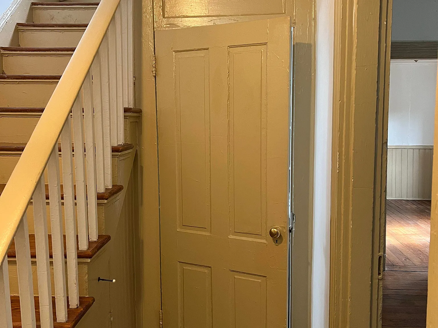 3 bed, 1.0 bath, 1400 sqft, $1,800 — Photo 3