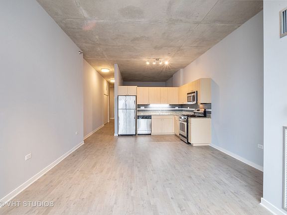 4th image of 235 W Van Buren St #4018