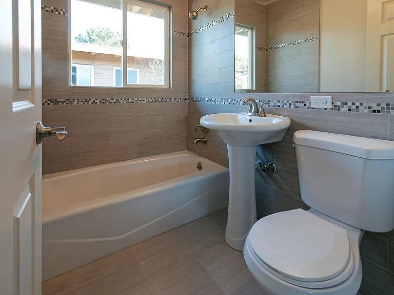 190 Gladys Ave #D — Photo 8