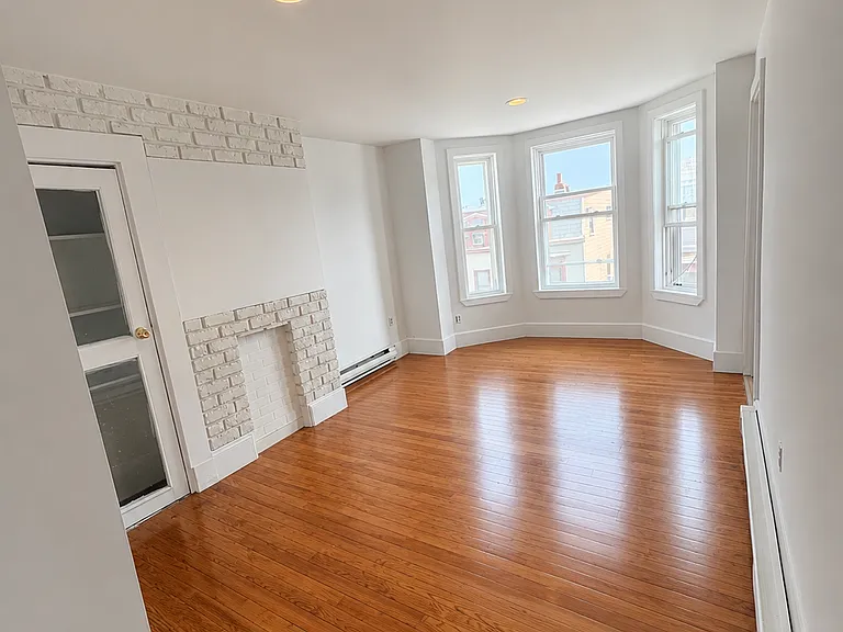 280 Lexington St #3A — Photo 3