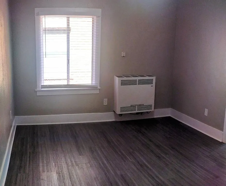 632-638 W 8th St