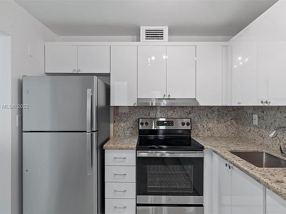 5th image of 1662 Lincoln Ct APT 206