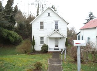 877 35th St, Astoria, OR 97103