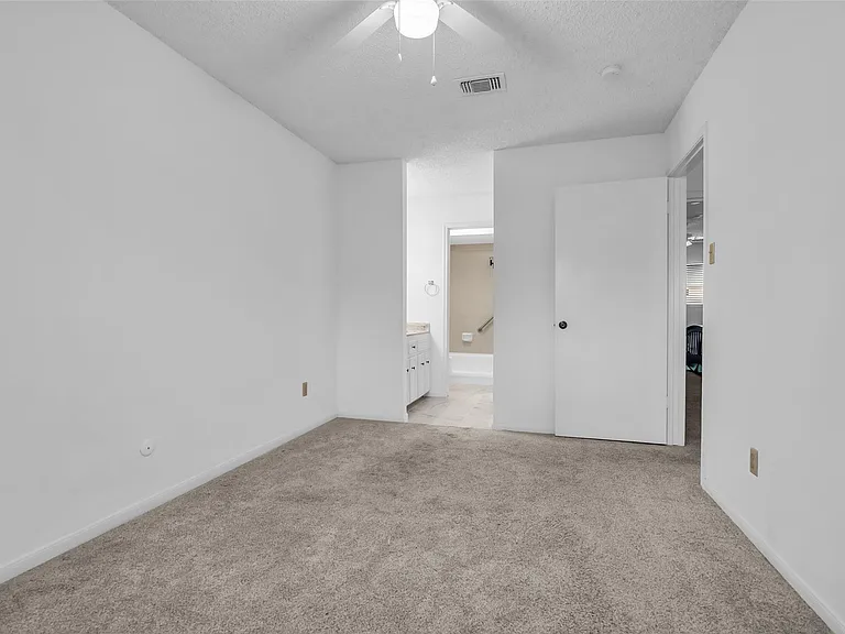 13740 Hollowgreen Dr #605 — Photo 21