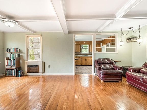3rd image of 75 Dale St