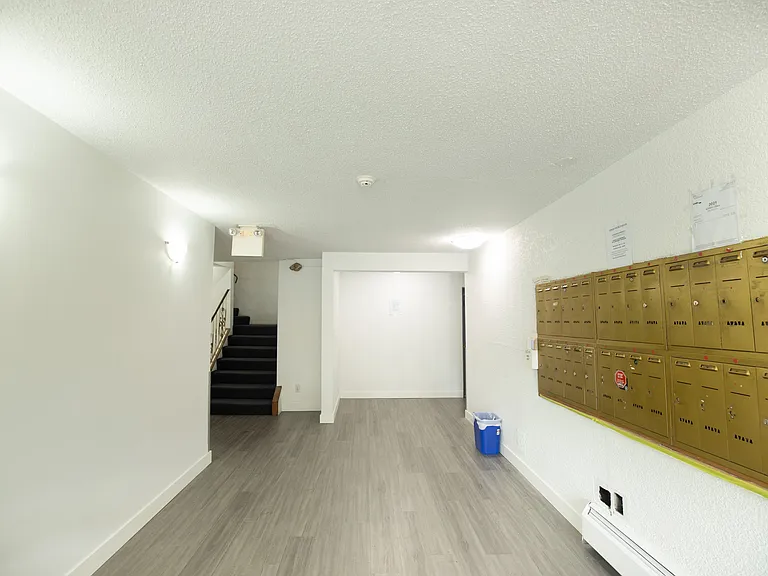 1333 Broadway E #212 — Photo 4
