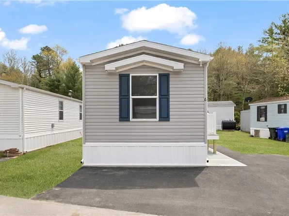 6 Foxtrot Dr, Charlestown, RI 02813