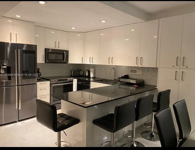 Roney Palace Condo — Photo 2