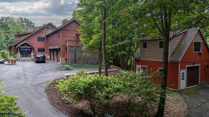 5th image of 340 Smith Hill Road