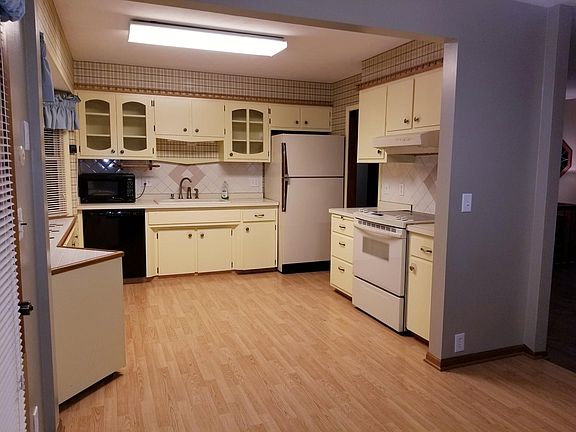 5th image of 2106 Englewood Dr