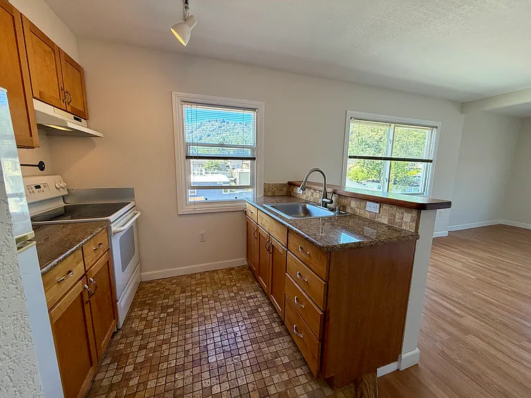 Blue Rock Apartments — Photo 9