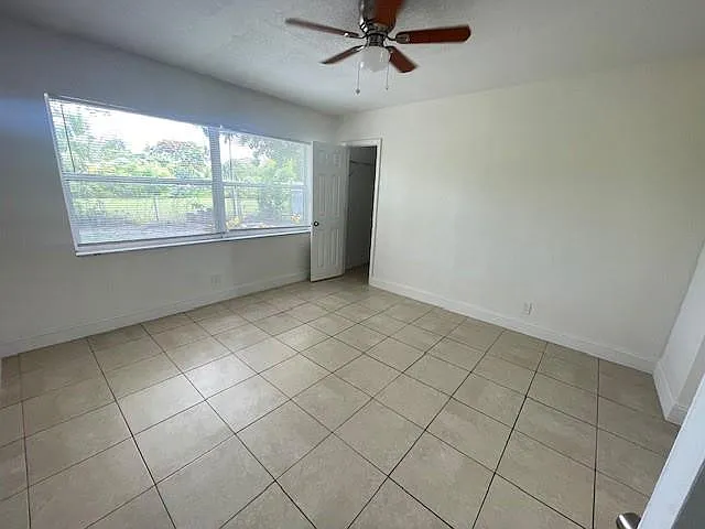 121 NW 7th Ct — Photo 15