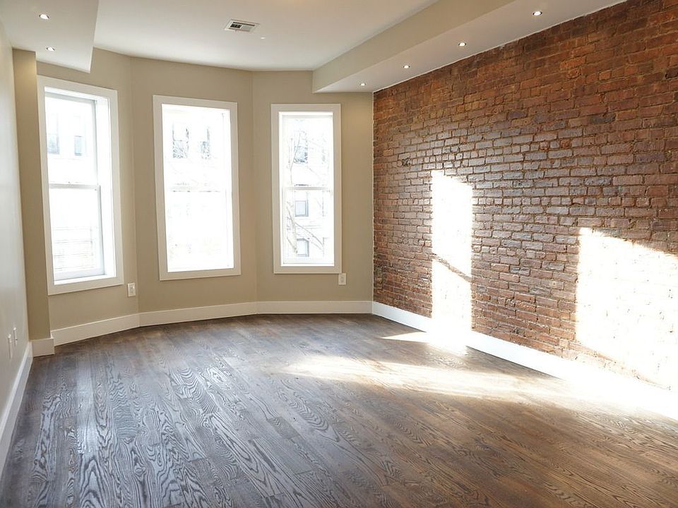 1st image of 205 Saint James Pl #3M