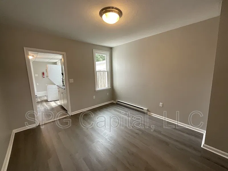 2 bed, 1.0 bath, 972 sqft, $1,250 — Photo 3